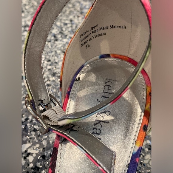 PRELOVED KELLY AND KATIE FLORAL HEELED SANDALS - Picture 3 of 5